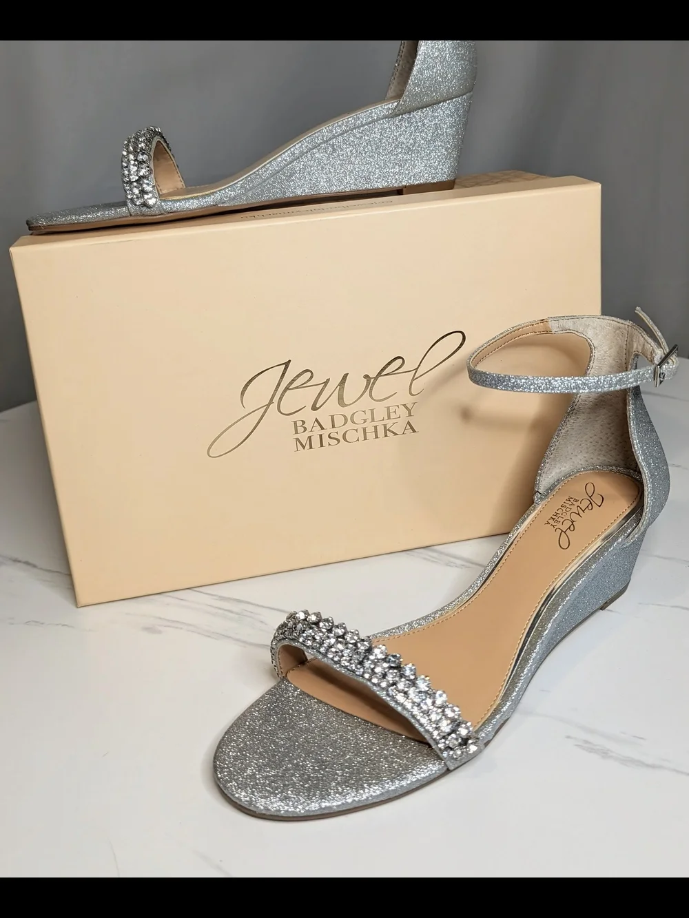 Jewel Badgley Mischka Silver Glitter Rhinestone Wedge Sandals Sz 8 NIB